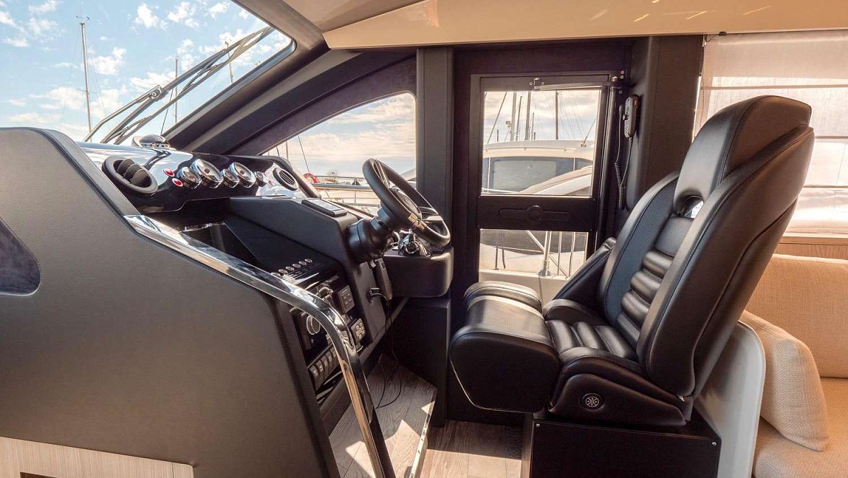 Продается моторная яхта с флайбриджем CRANCHI E52S